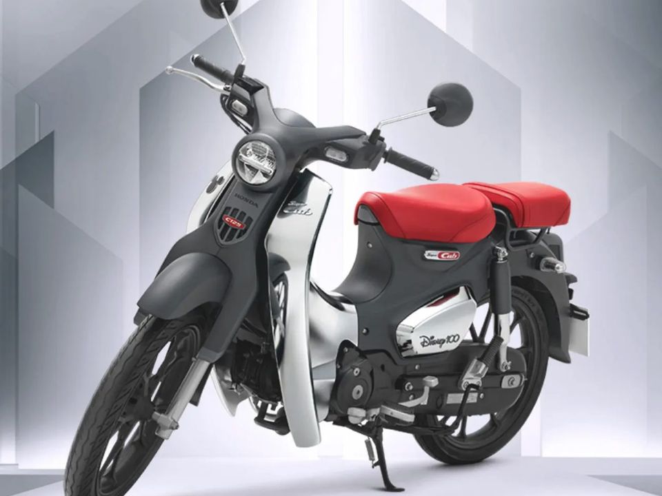 Honda Super Cub 125 Disney